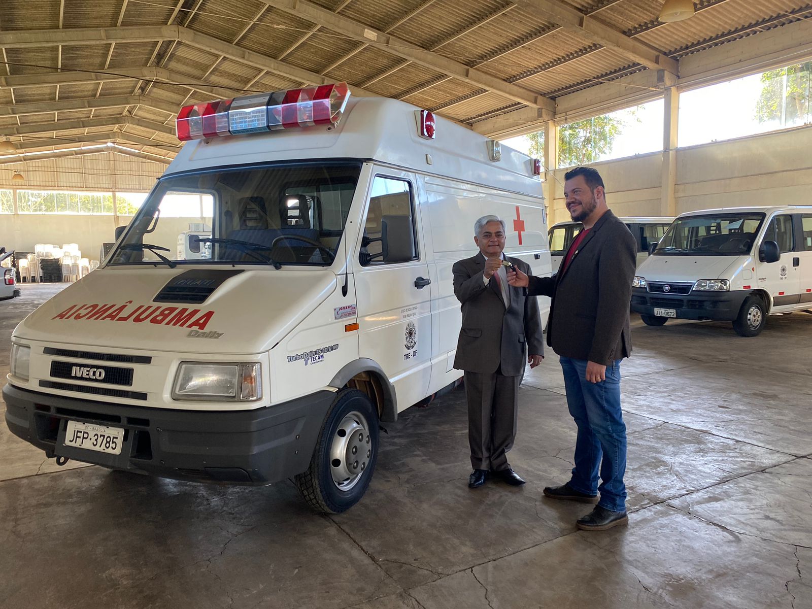 Entrega de chaves da ambulância Iveco Daily (2003)